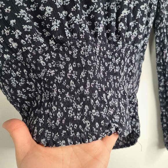 Maurices Navy White Dainty Baby's Breath Floral Knot Front  Crop Top - Picture 2 of 5